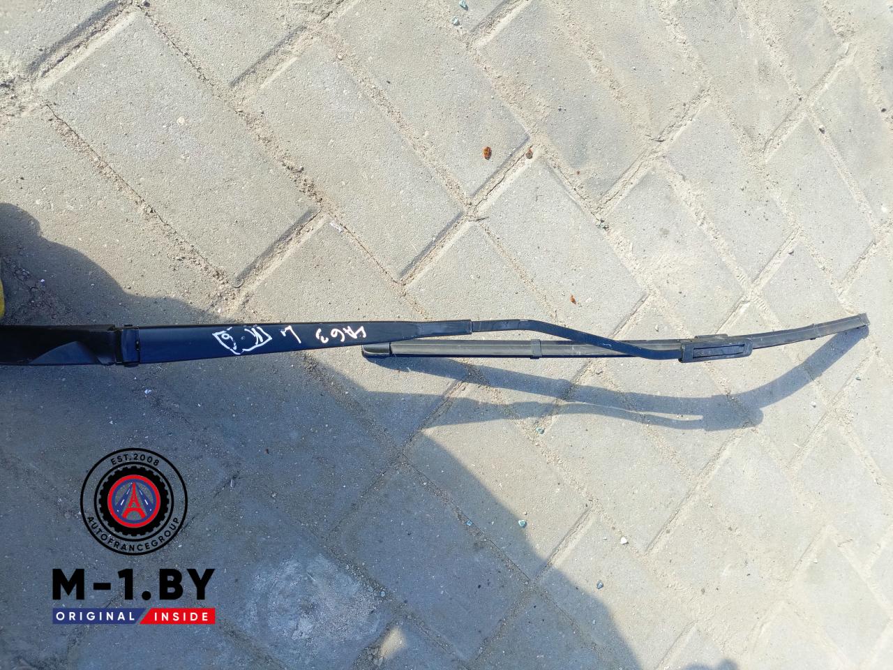 щеткодержатель (поводок стеклоочистителя, дворник) Renault Laguna 3 поколение (2007 - 2012) - фото №1