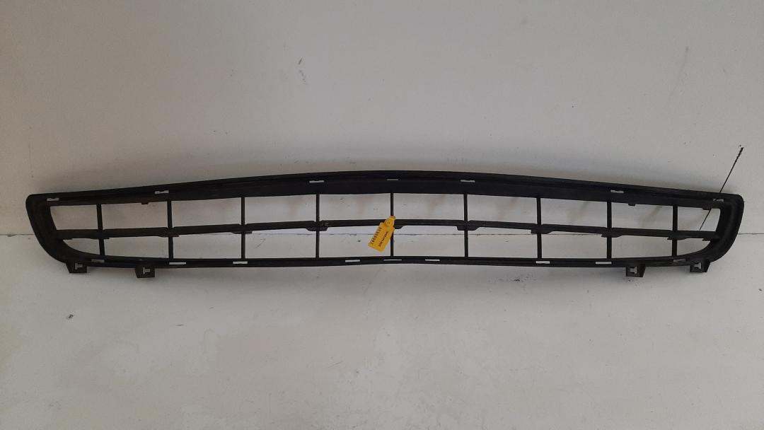 заглушка (решетка) в бампер Renault Laguna 2 поколение 2002, 1.9 л., дизель - фото №1