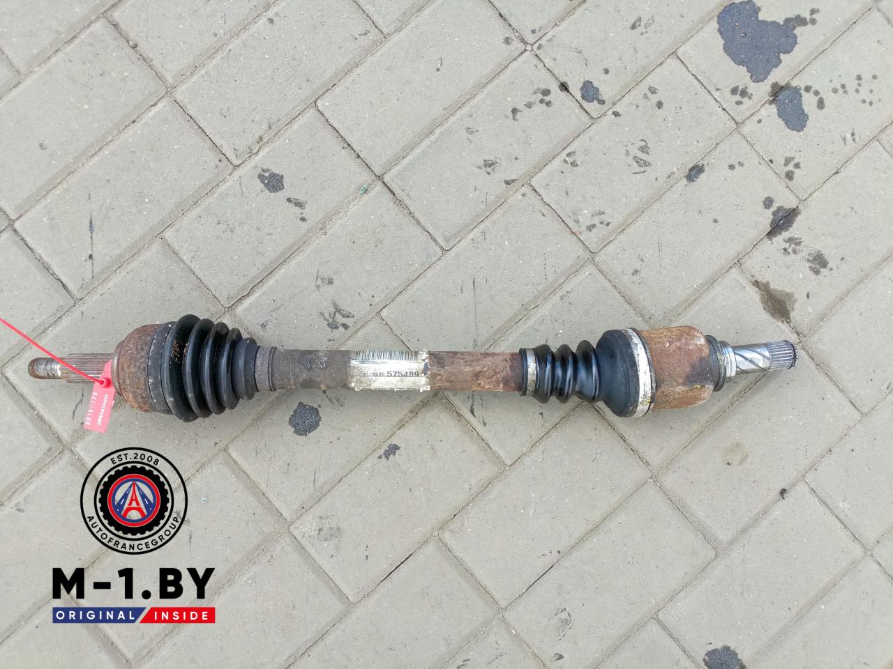 полуось передняя левая (приводной вал, ШРУС) Renault Scenic 2 поколение (2003 - 2006), 1.6 л., бензин, 8200575489 - фото №1