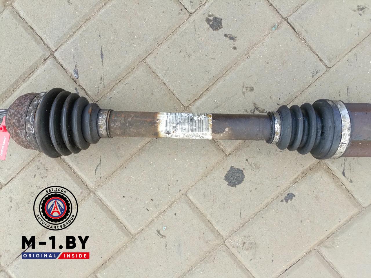 полуось передняя правая (приводной вал, ШРУС) Renault Scenic 2 поколение (2003 - 2006), 1.6 л., бензин, 8200575490 - фото №1