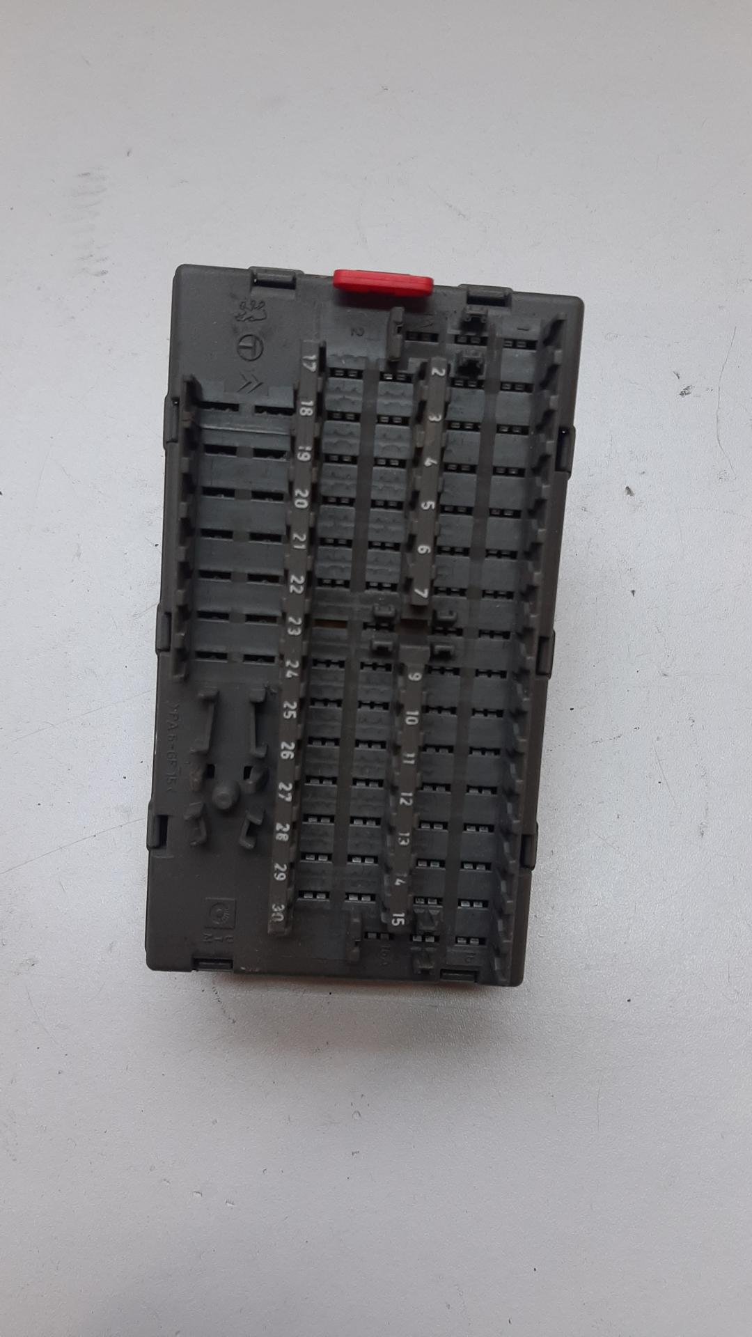 блок предохранителей Citroen Xantia 1 поколение 1998, 1.9 л., дизель, 9627935480 - фото №1