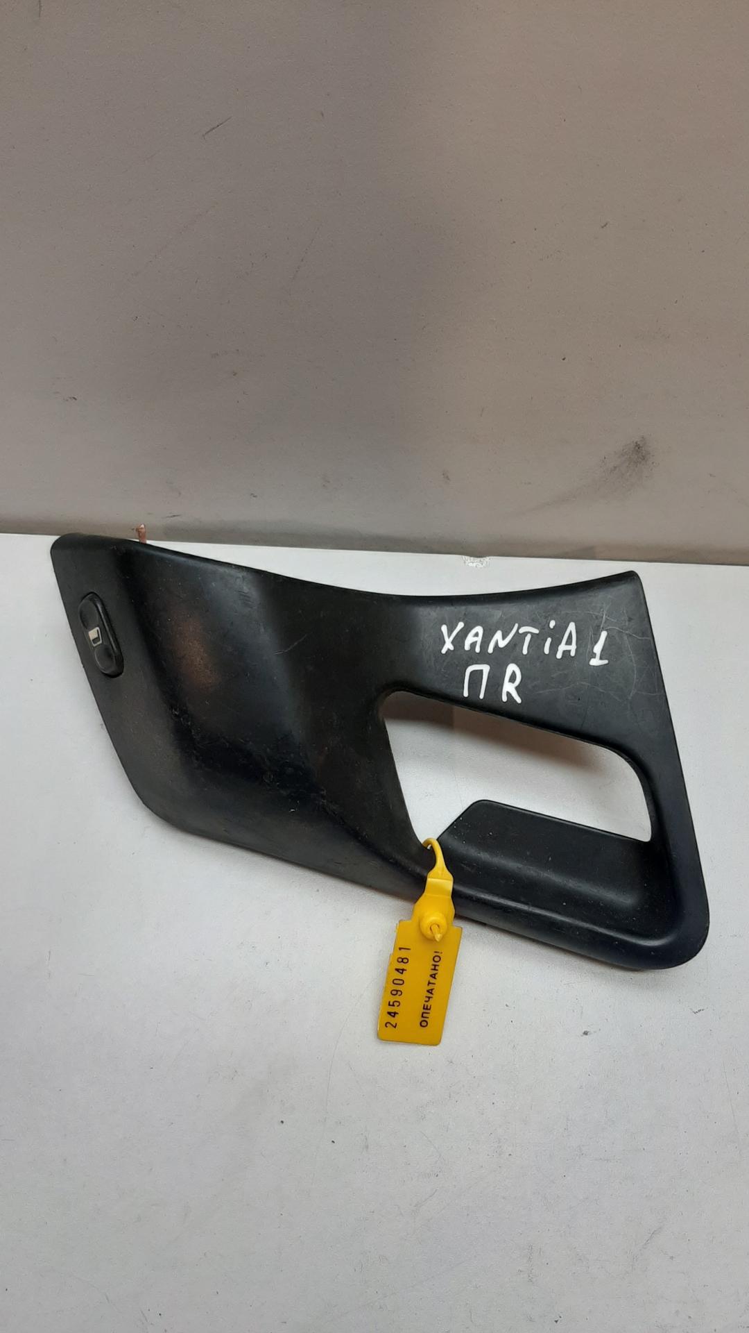 кнопка стеклоподъемника двери передней правой Citroen Xantia 1 поколение 1998, 1.9 л., дизель, 9613057377 - фото №1