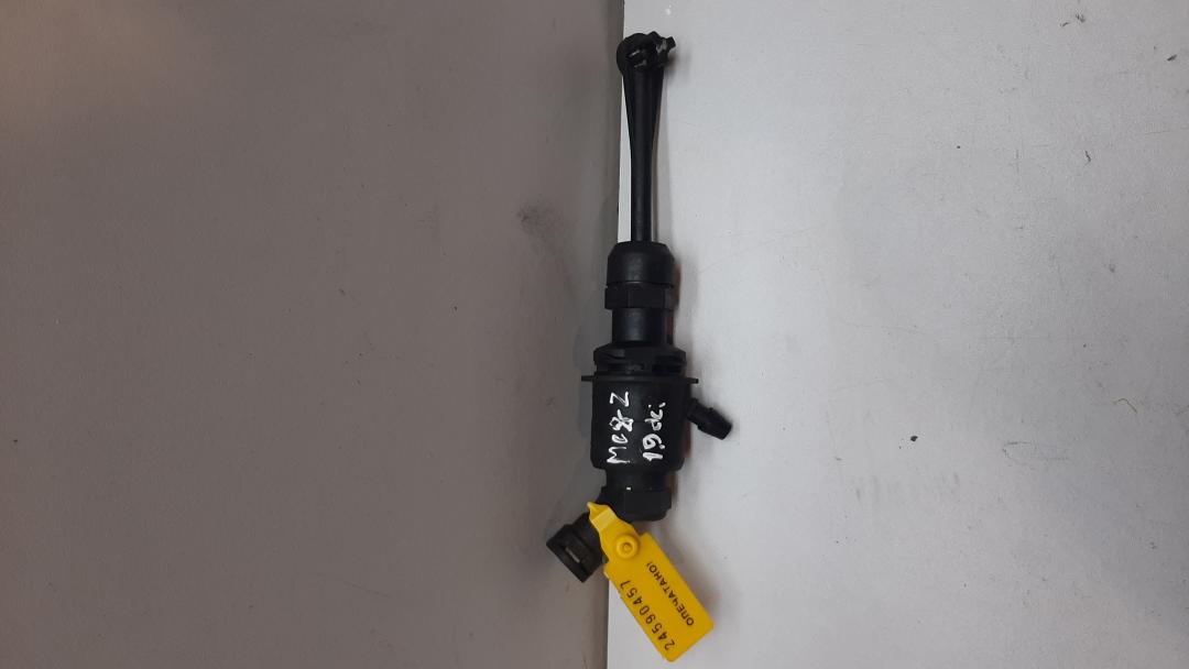 цилиндр сцепления главный Renault Megane 2 поколение 2003, 1.9 л., дизель, 8200151784 - фото №1