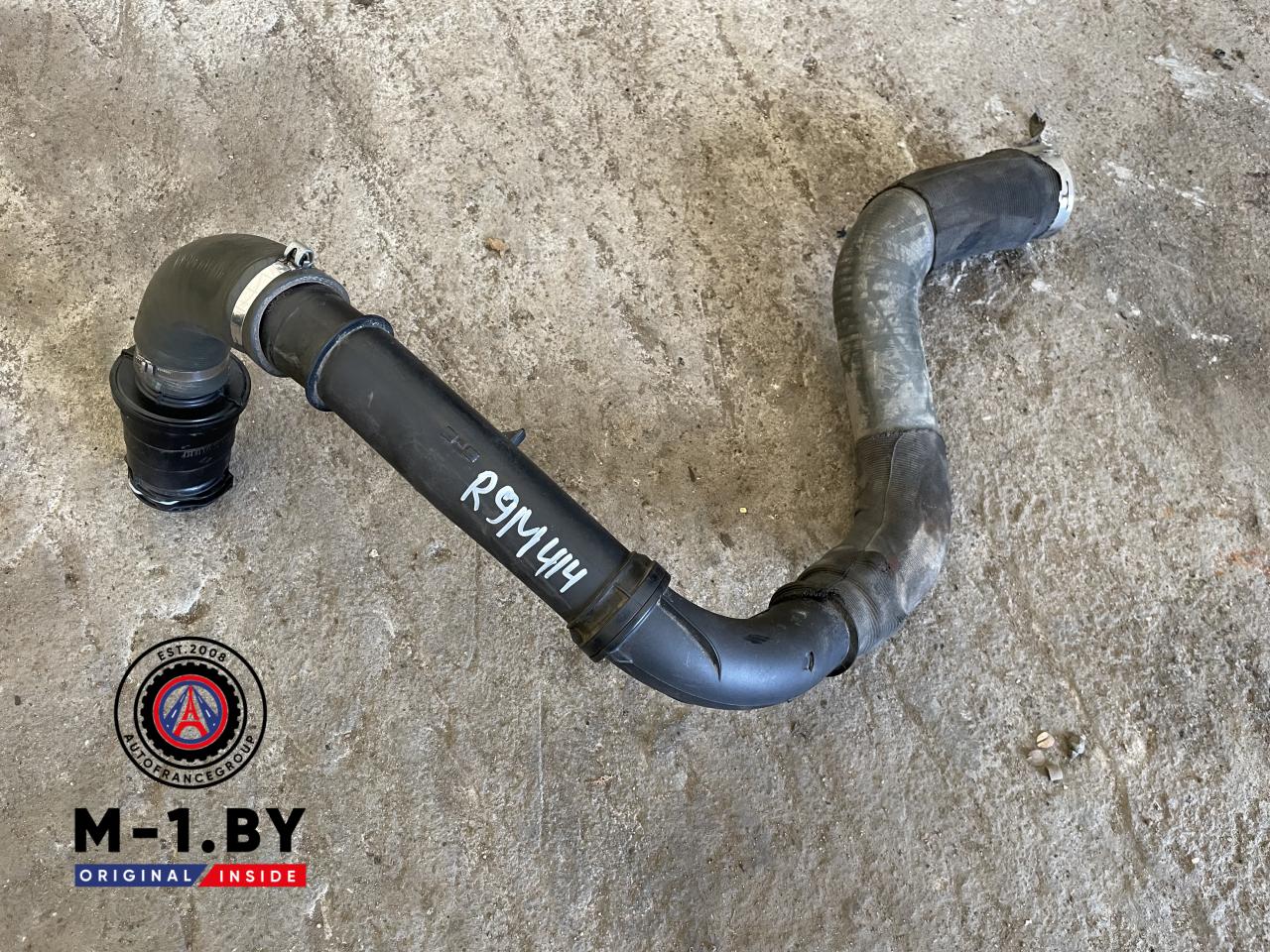 патрубок интеркулера Renault Megane 4 поколение (2016 - 2020), 1.6 л., дизель, R9M414 - фото №1