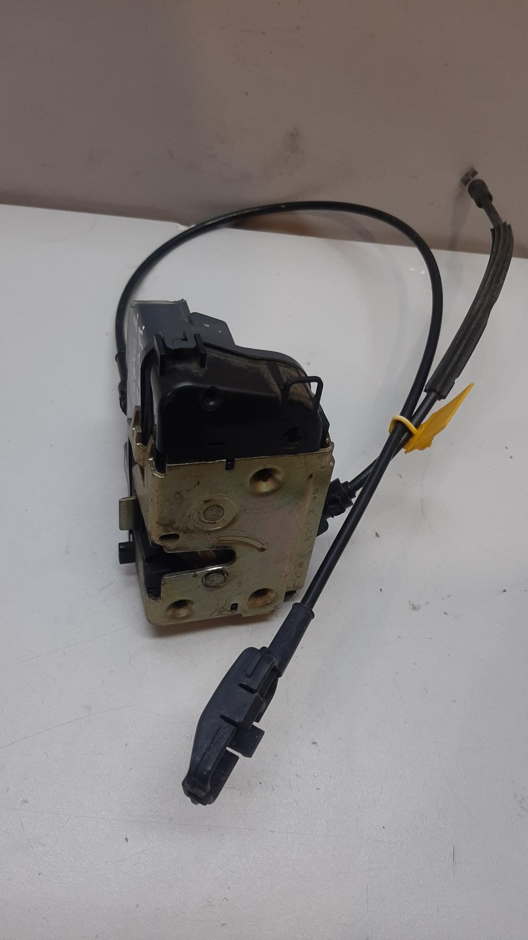 замок двери задней правой Renault Scenic 2 поколение 2006 - фото №1