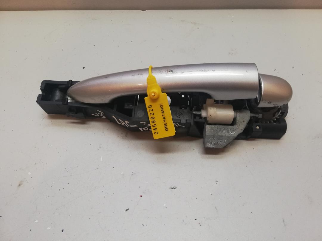 ручка наружная задняя правая Renault Laguna 3 поколение 2010 - фото №1