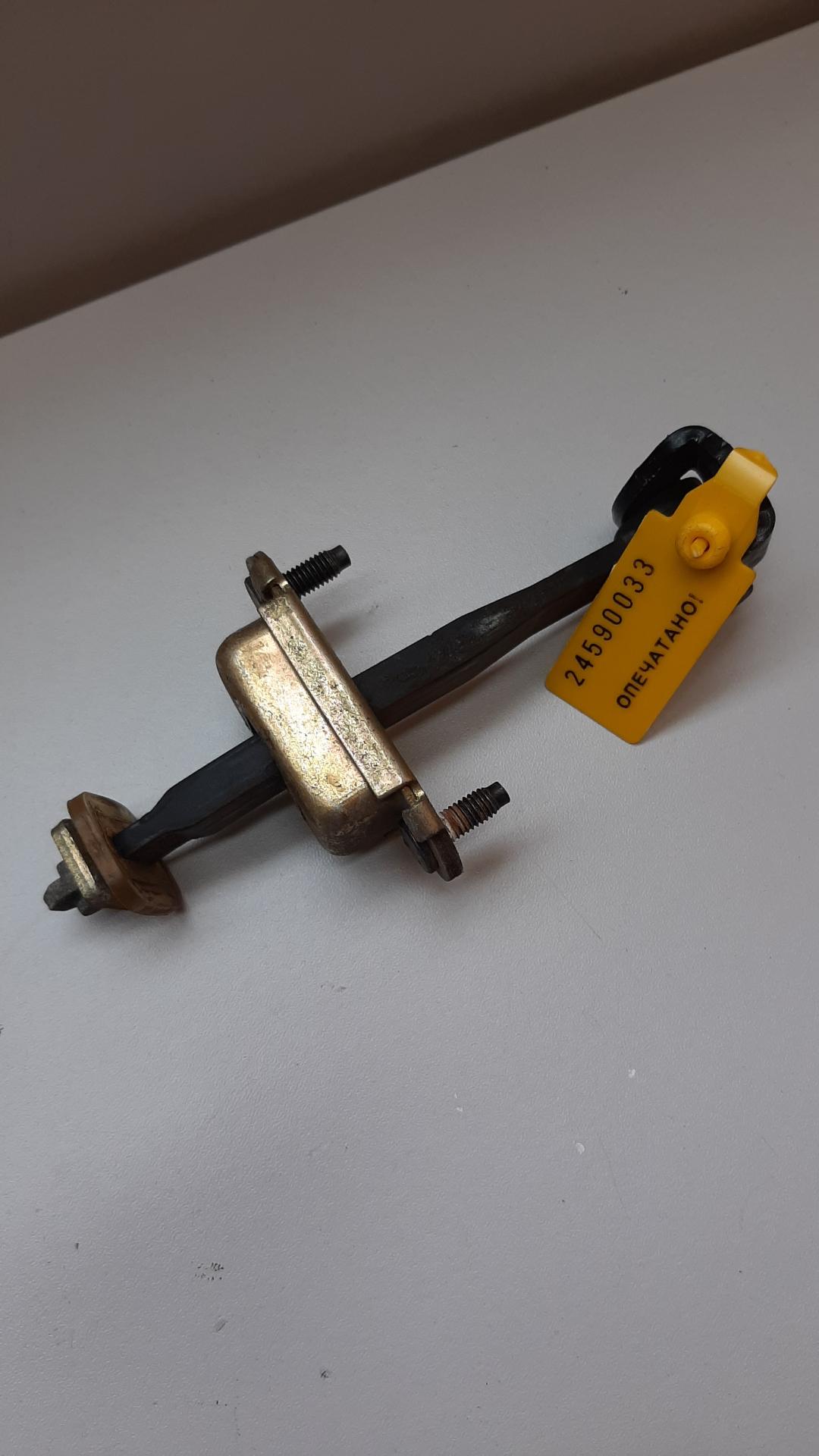 ограничитель открывания двери Ford Fusion 1 поколение 2002 - фото №1