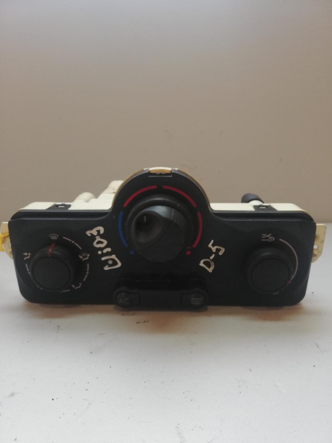 блок управления печки / климат-контроля Renault Clio 3 поколение 2005, 6959001, 030967W - фото №1