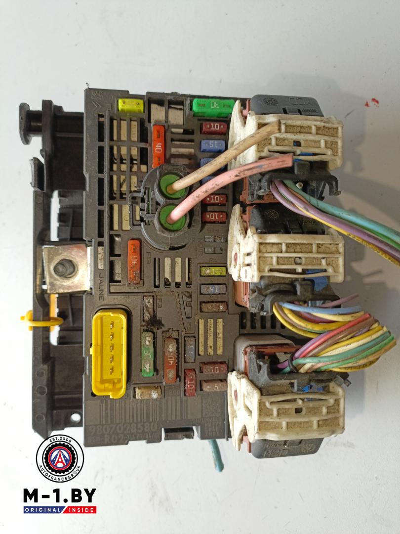 блок предохранителей Citroen C5 2 поколение (2008 - 2017), BSMR02, 9807028580 - фото №1