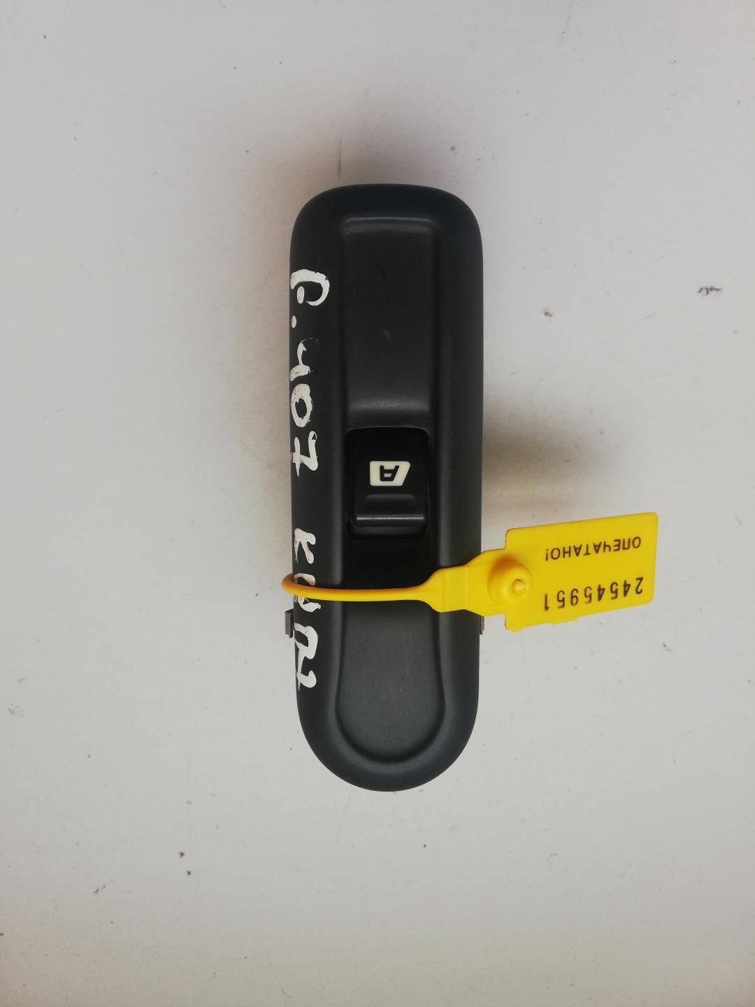 блок управления стеклоподъемниками Peugeot 407 1 поколение 2004, купе, A1076 - фото №1