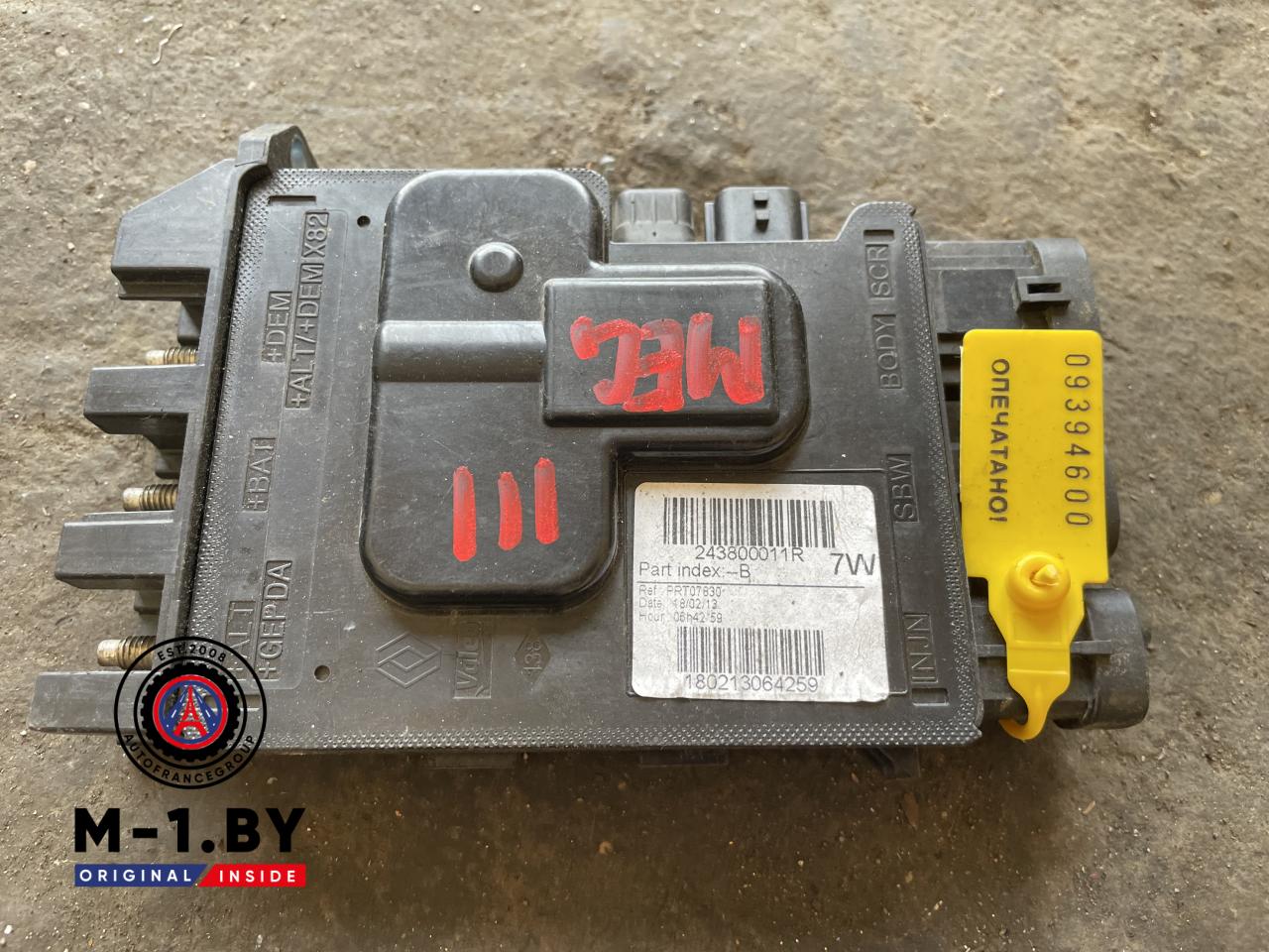 блок предохранителей Renault Megane 3 поколение (2008 - 2014), 1.5 л., дизель, 243800011R - фото №1