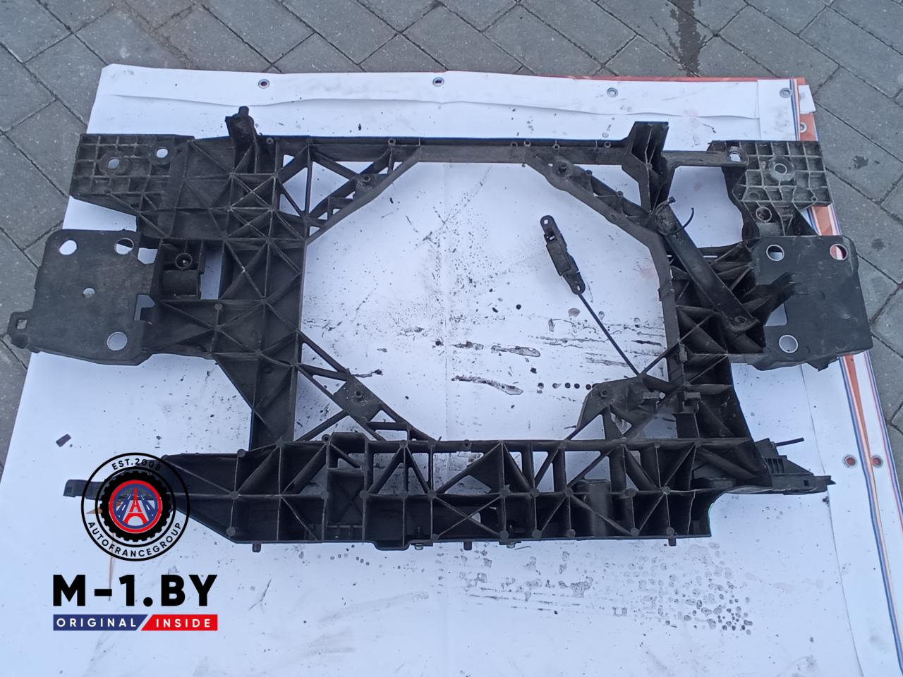 передняя панель крепления облицовки (телевизор) Renault Scenic 3 поколение (2009 - 2012), 1.5 л. - фото №1