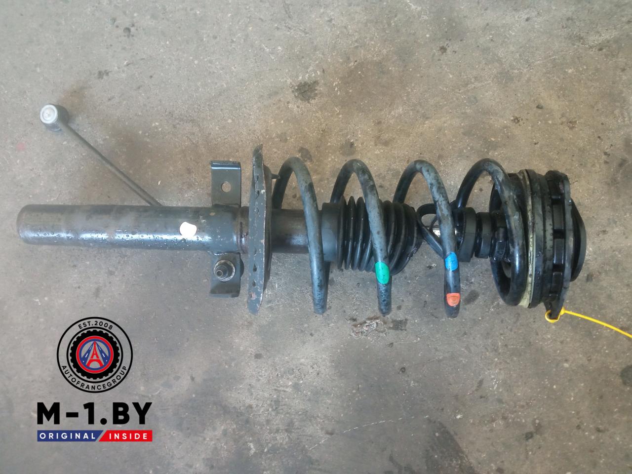 стойка передняя левая Renault Megane 2 поколение (2002 - 2006) - фото №1