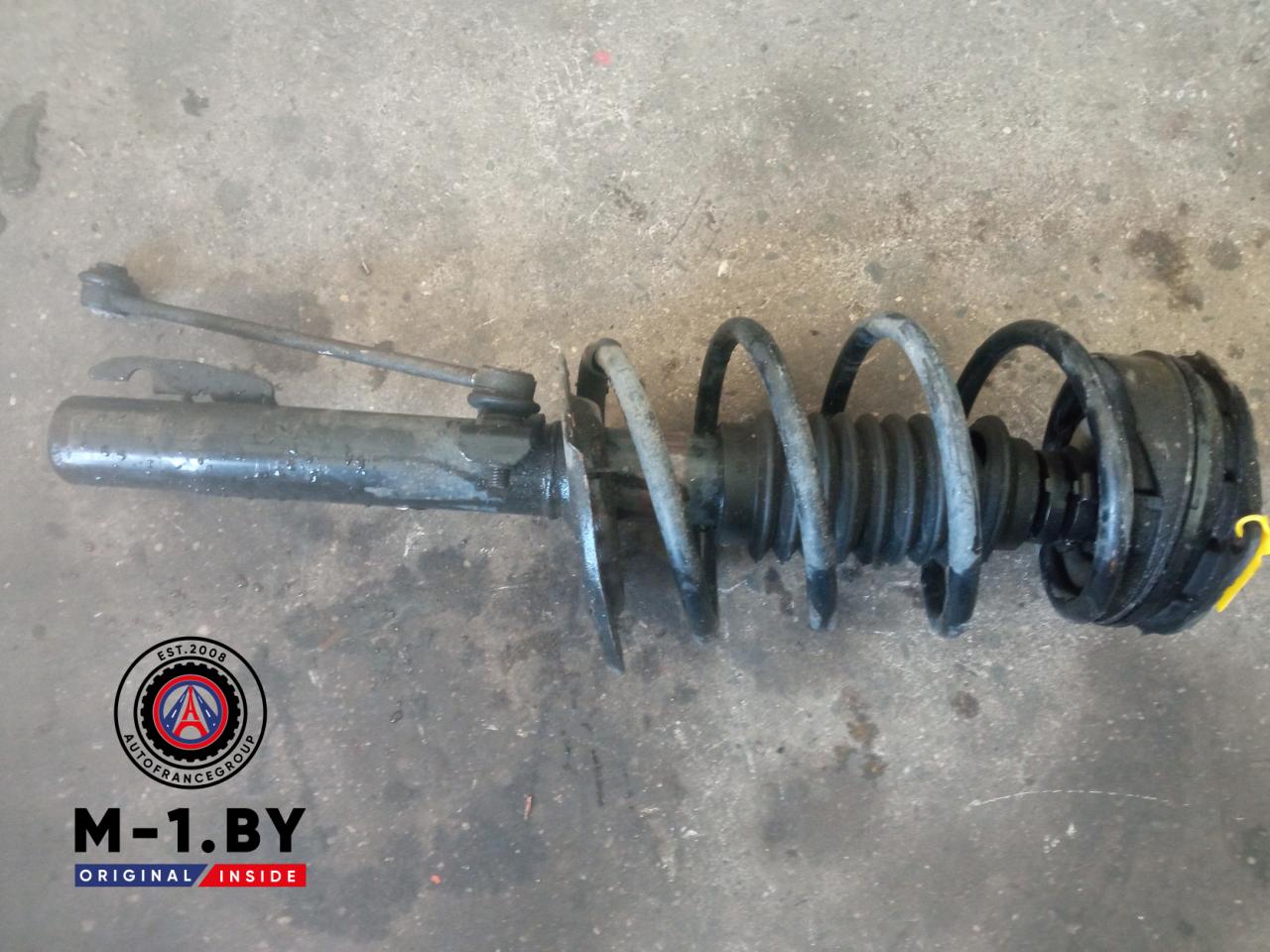 стойка передняя правая Renault Megane 2 поколение (2002 - 2006) - фото №1