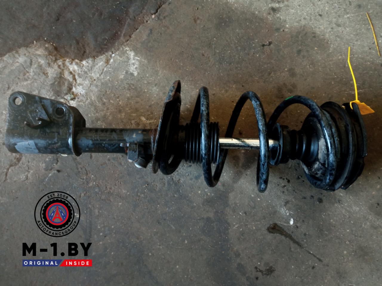 стойка передняя правая Renault Laguna 2 поколение (2001 - 2005) - фото №1