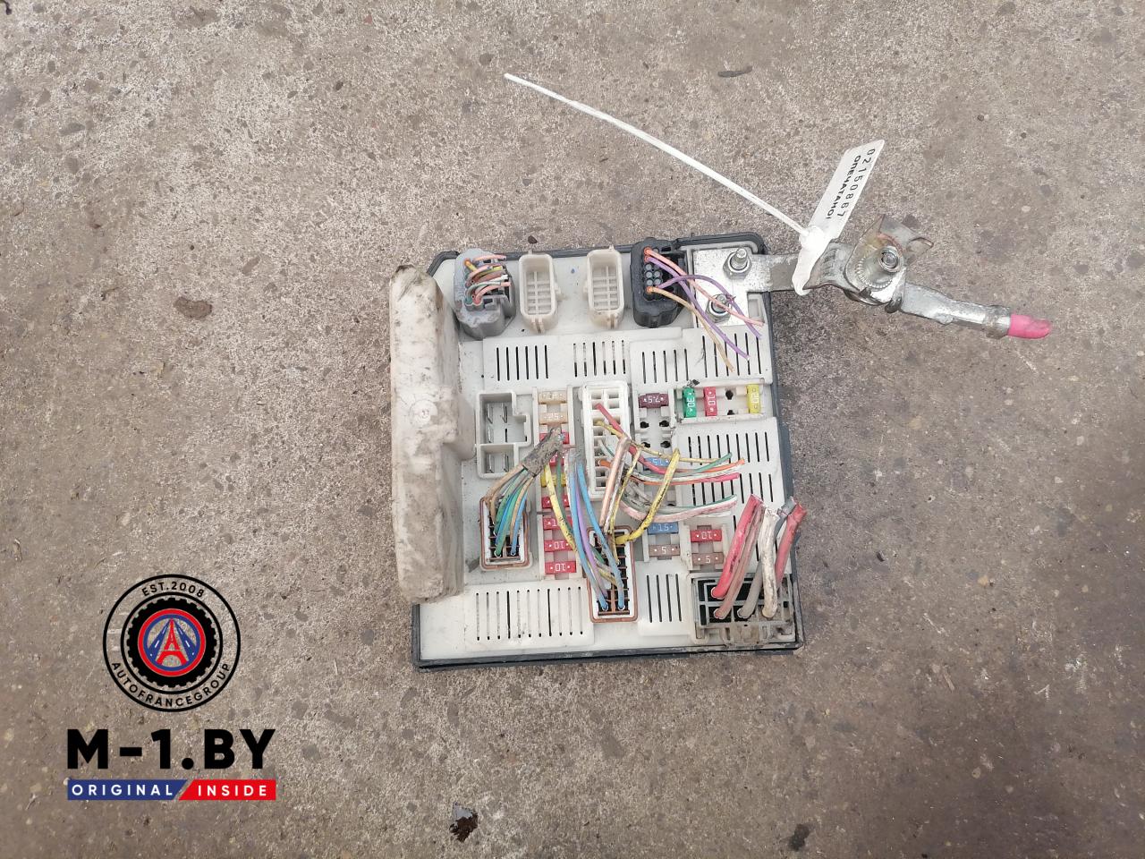 блок предохранителей Renault Megane 2 поколение (2002 - 2006), 8200481866 - фото №1