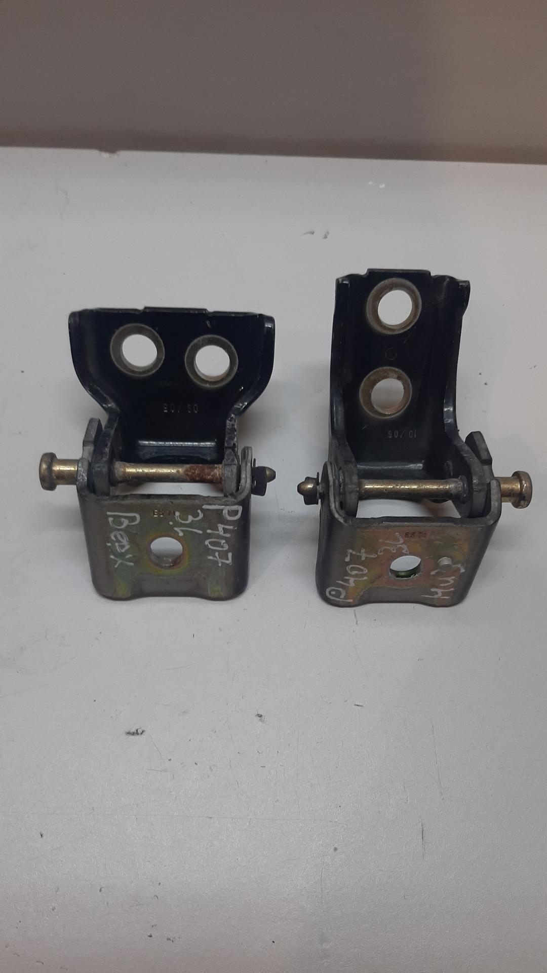 петля двери Peugeot 407 1 поколение 2005 - фото №1