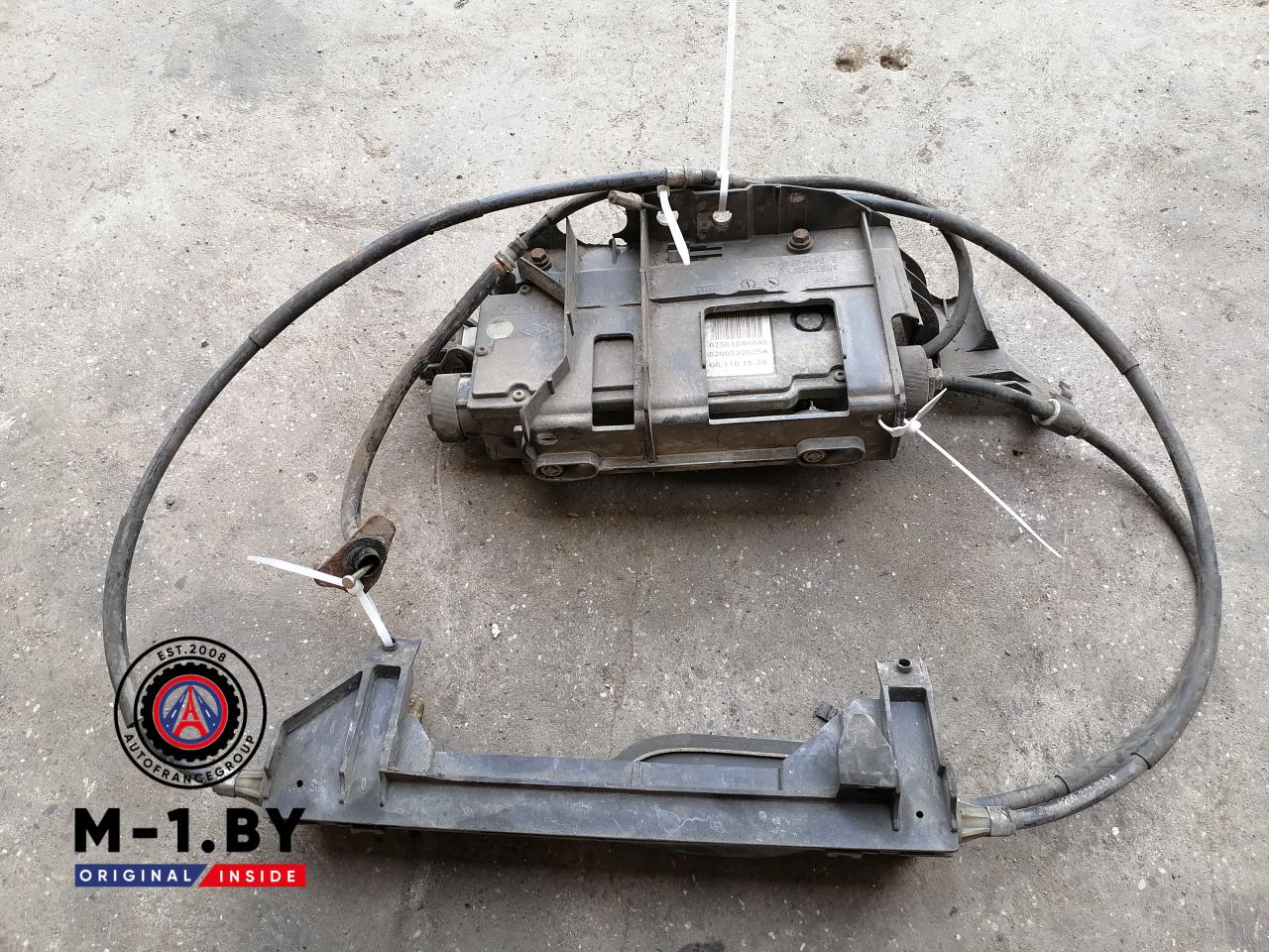 электроручник Renault Scenic 2 поколение (2003 - 2006), 8200522625A - фото №1