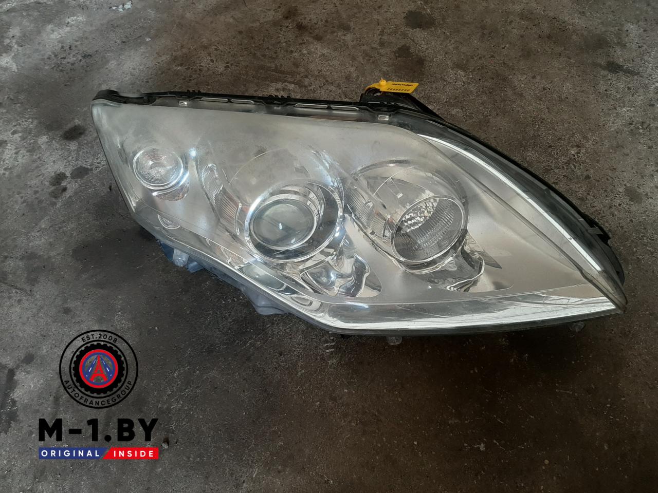 фара правая Renault Laguna 3 поколение 2008, 260100040R - фото №1