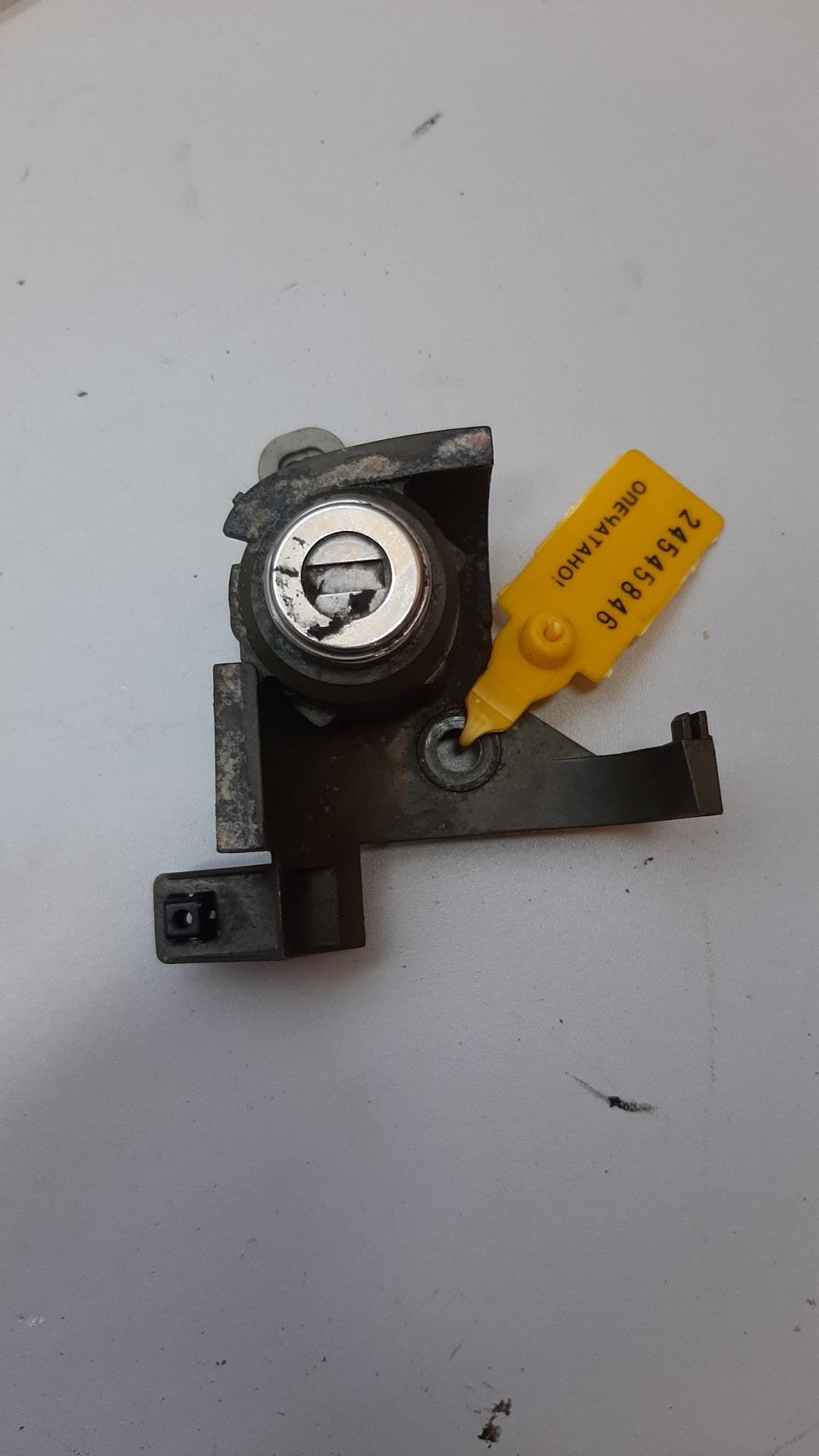 личинка дверного замка Peugeot 406 1 поколение 1997, купе - фото №1