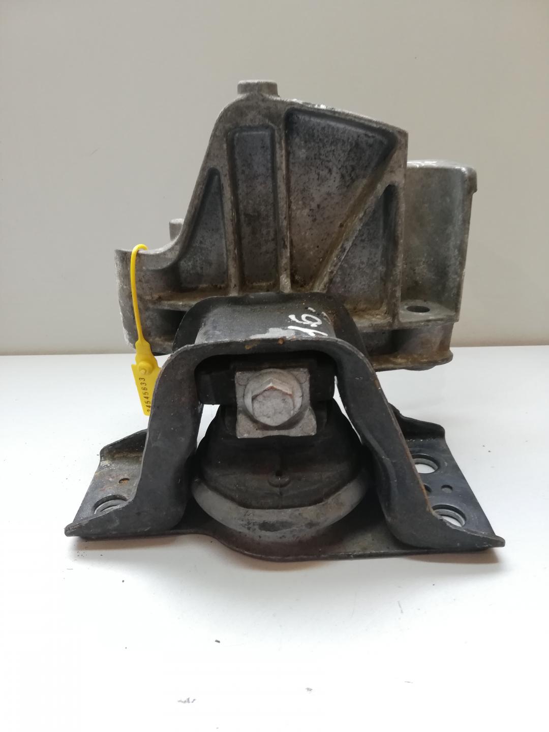 подушка крепления двигателя Renault Modus 1 поколение 2005, 1.4 л., 8200131305, 1121090000, 8200281186 - фото №1