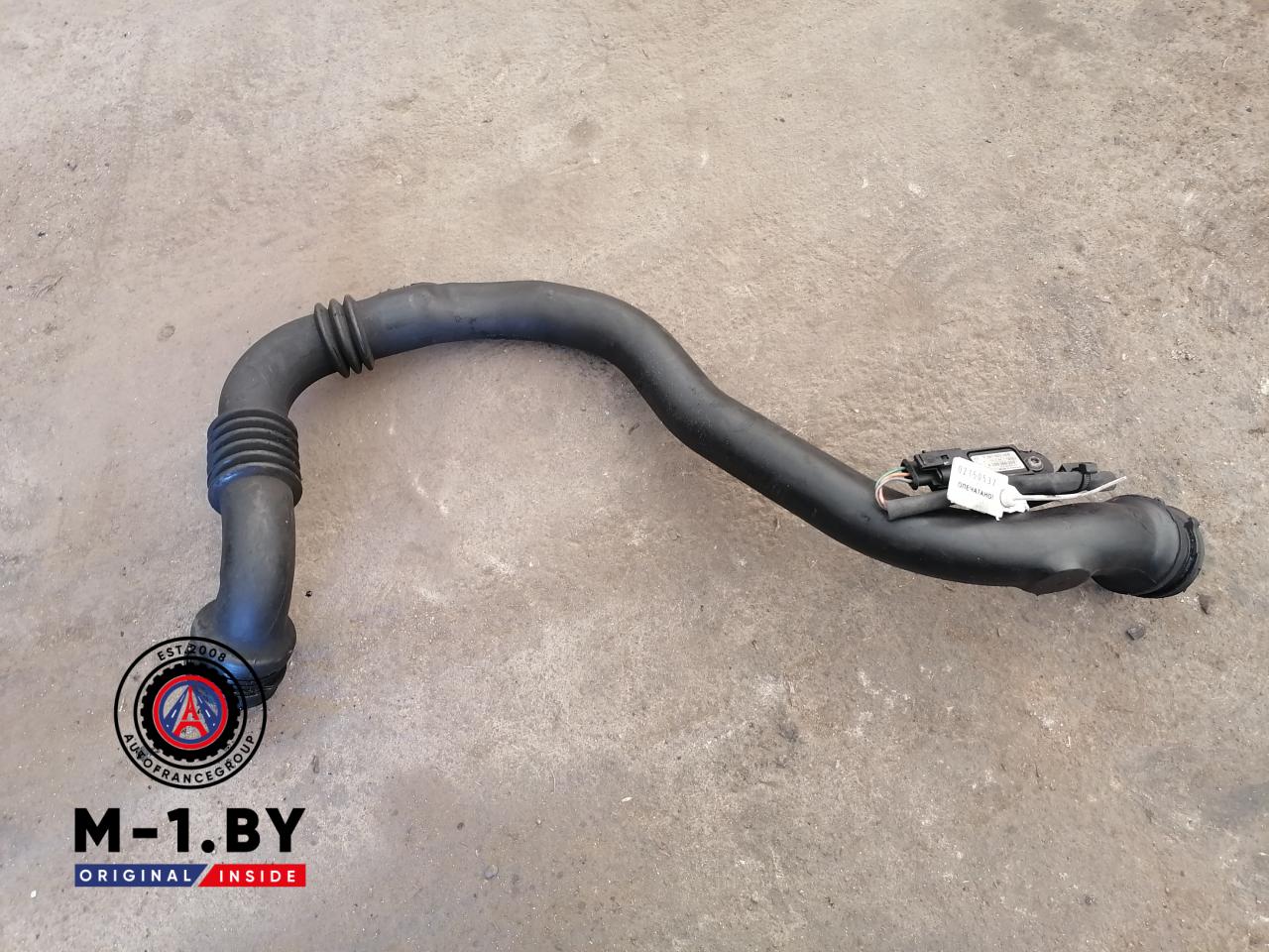 патрубок интеркулера Renault Clio 3 поколение (2005 - 2009), 8200168253, 8200527669, 8200468372, 0281002566 - фото №1