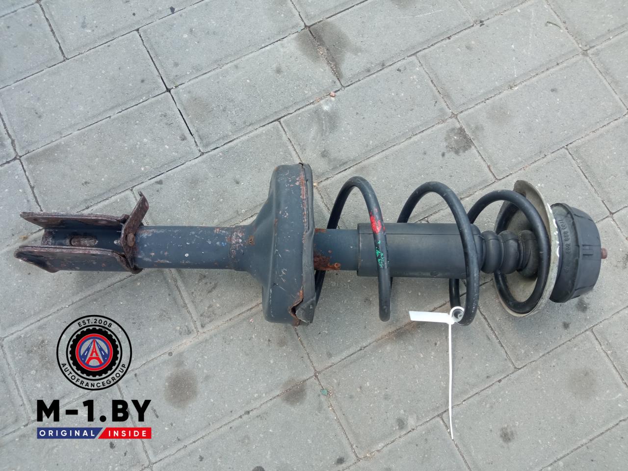 стойка передняя правая Renault Clio 2 поколение (1998 - 2002) - фото №1