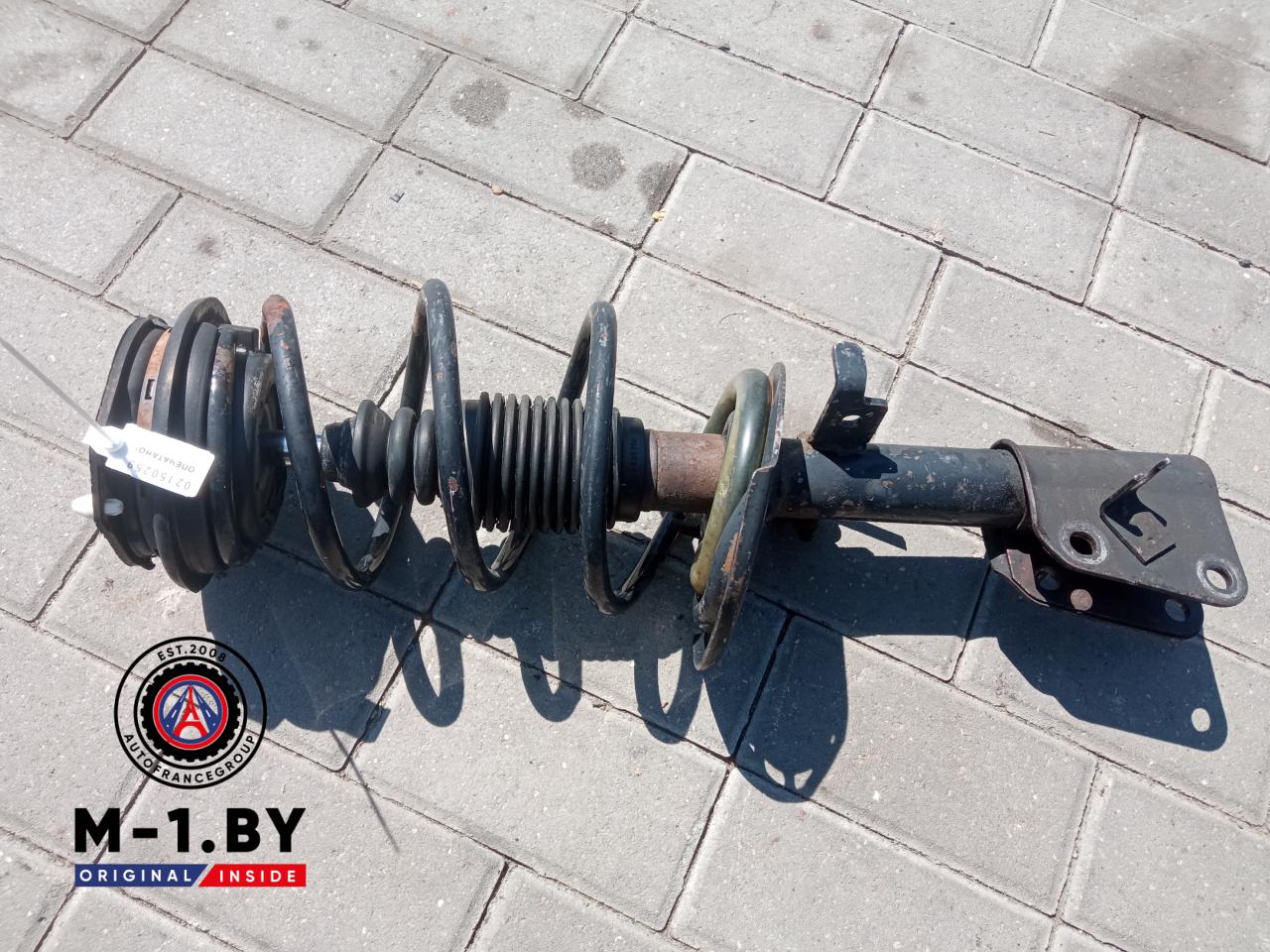 стойка передняя правая Renault Laguna 2 поколение (2001 - 2005) - фото №1