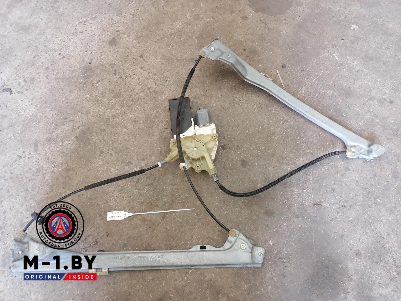 моторчик стеклоподъемника задний левый Renault Megane 3 поколение (2008 - 2014), 0130822330, 5556210200 - фото №1