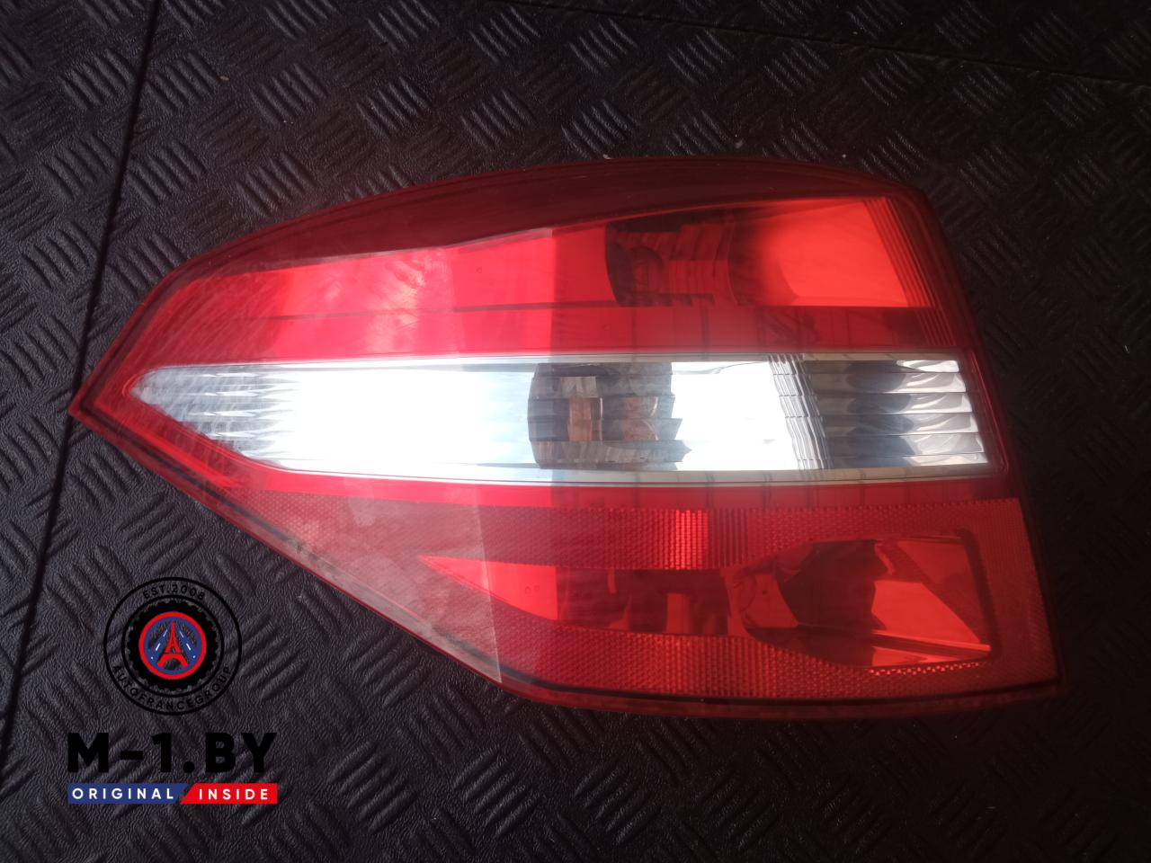 фонарь задний левый Renault Laguna 3 поколение 2010 - фото №1