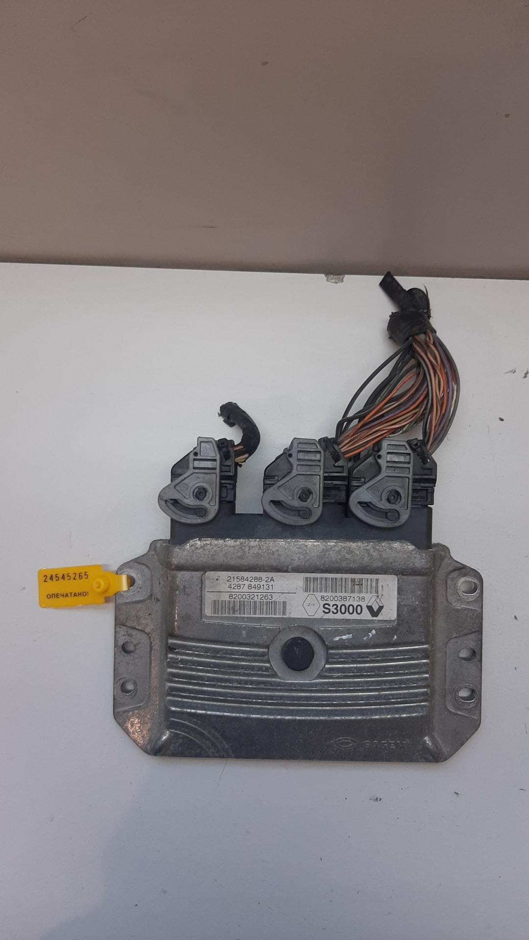 блок управления двигателем Renault Megane 2 поколение 2005, 1.6 л., бензин, 8200387138 - фото №1