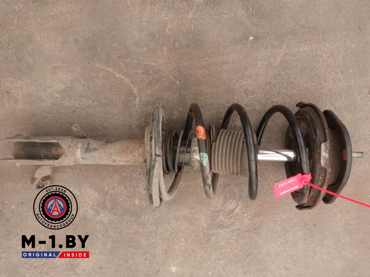 стойка передняя правая Toyota Corolla 9 поколение (E120/E130) (2000 - 2004), 1.3 л., бензин - фото №1