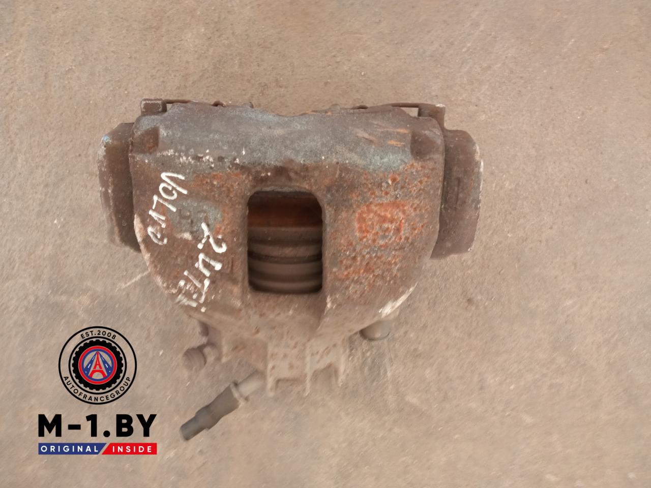 суппорт передний правый Volvo V70 2 поколение (2000 - 2005), 2.4 л., бензин - фото №1