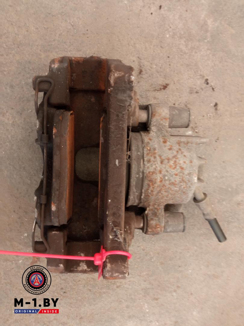 суппорт передний правый Volvo V70 2 поколение (2000 - 2005), 2.4 л., бензин - фото №1