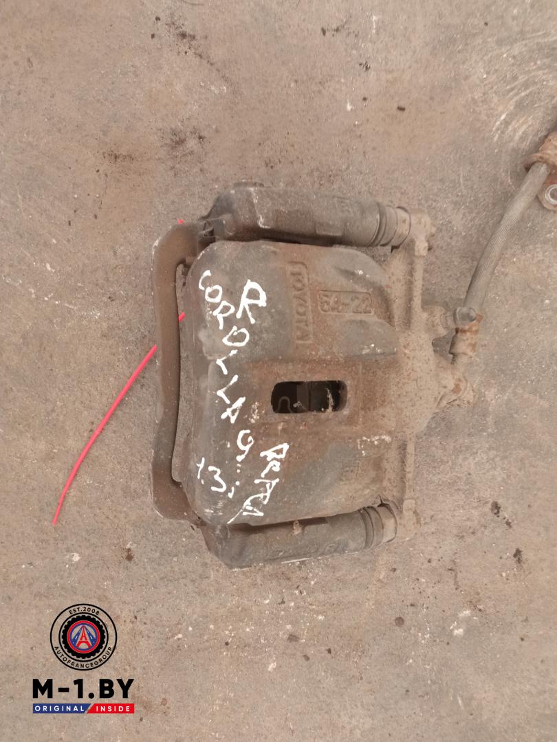 суппорт передний правый Toyota Corolla 9 поколение (E120/E130) (2000 - 2004), 1.3 л., бензин - фото №1