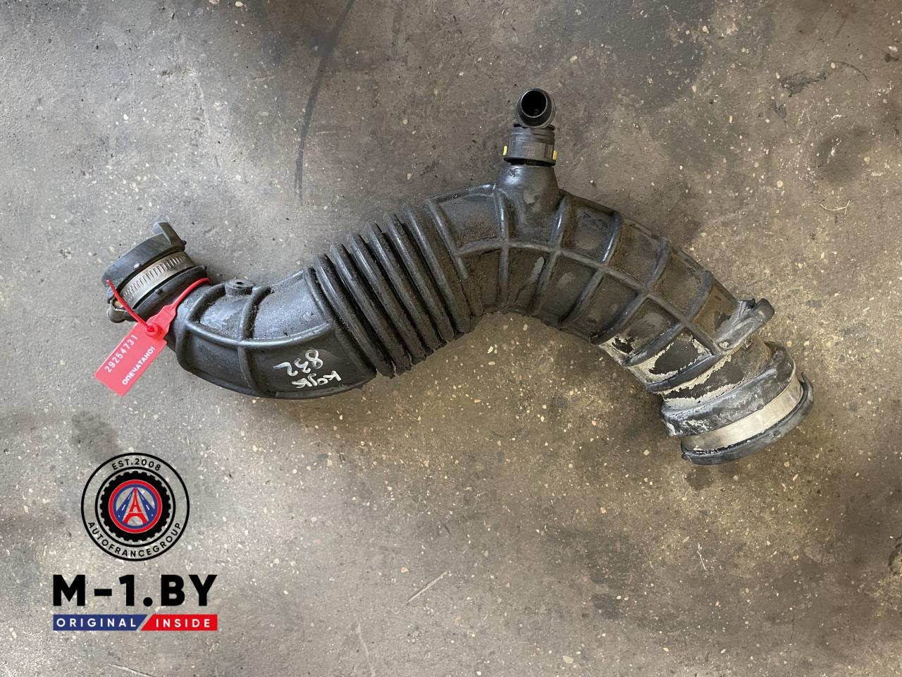 патрубок интеркулера Renault Scenic 3 поколение (2009 - 2012), 1.5 л., дизель, 8200750731 - фото №1