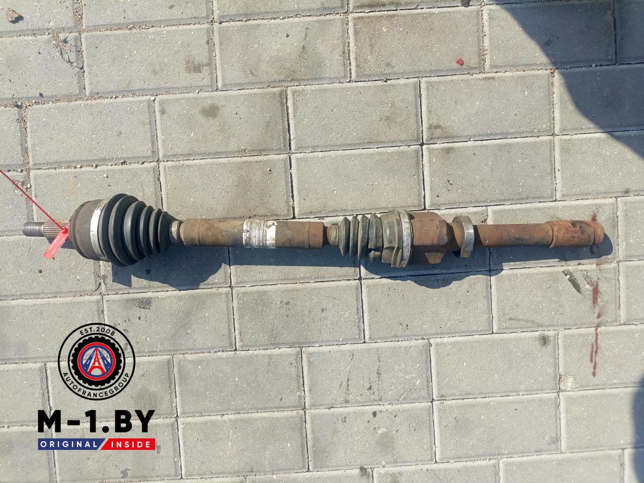 полуось передняя правая (приводной вал, ШРУС) Renault Laguna 2 поколение (2001 - 2005), 1.8 л., бензин, АКПП, 8200387522 - фото №1