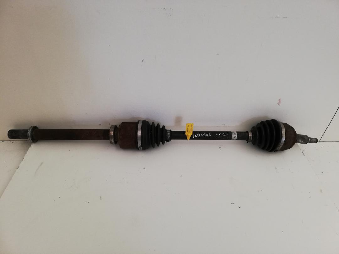 полуось передняя правая (приводной вал, ШРУС) Renault Latitude 1 поколение 2010, 2.0 л., дизель, АКПП - фото №1