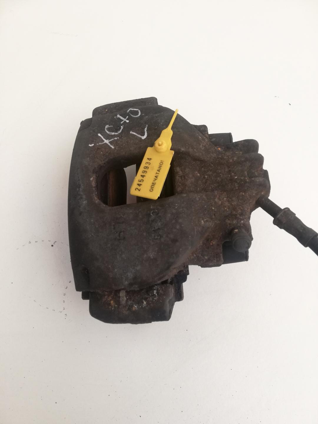 суппорт передний левый Volvo XC70 2 поколение 2003, 2.5 л., бензин - фото №1