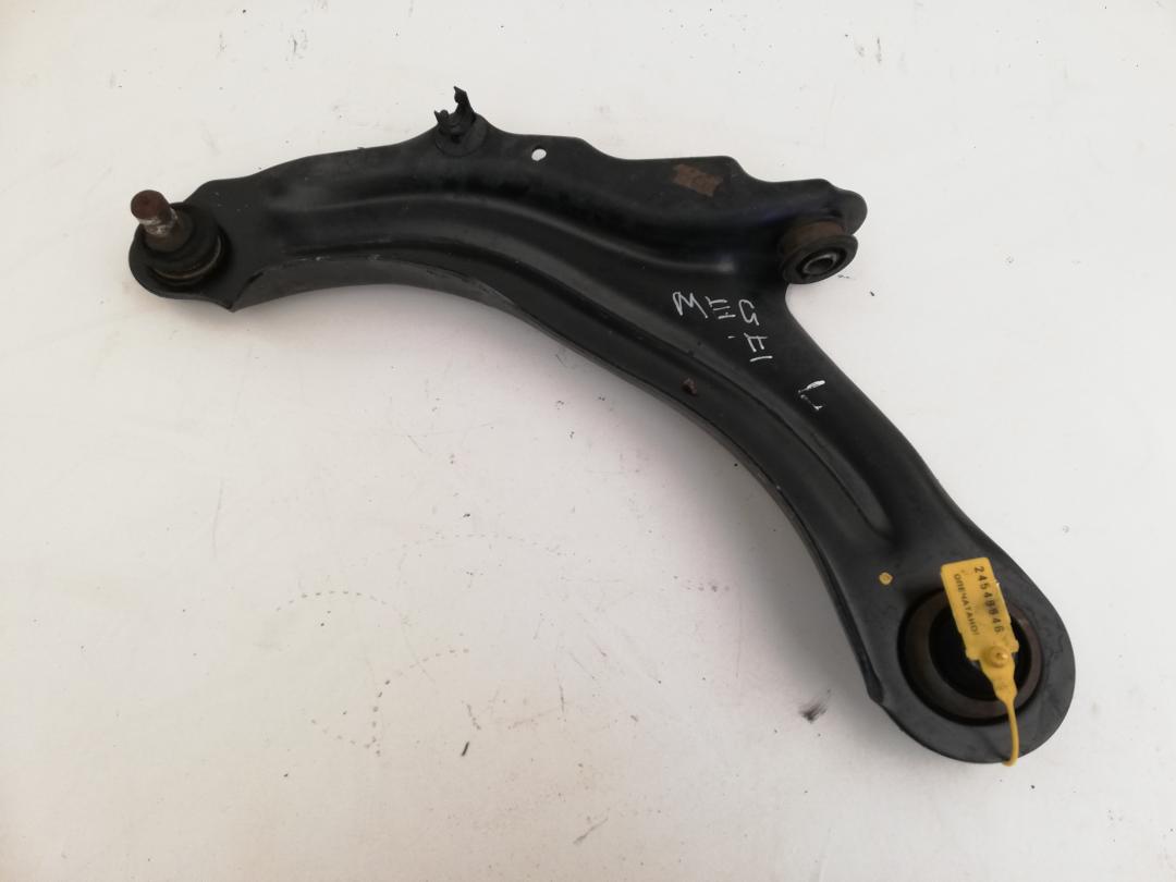 рычаг передний левый Renault Megane 2 поколение 2002 - фото №1