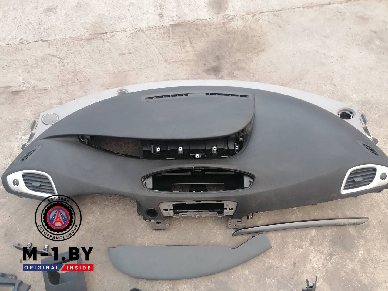 панель передняя салона (торпедо) Renault Scenic 3 поколение (2009 - 2012) - фото №1