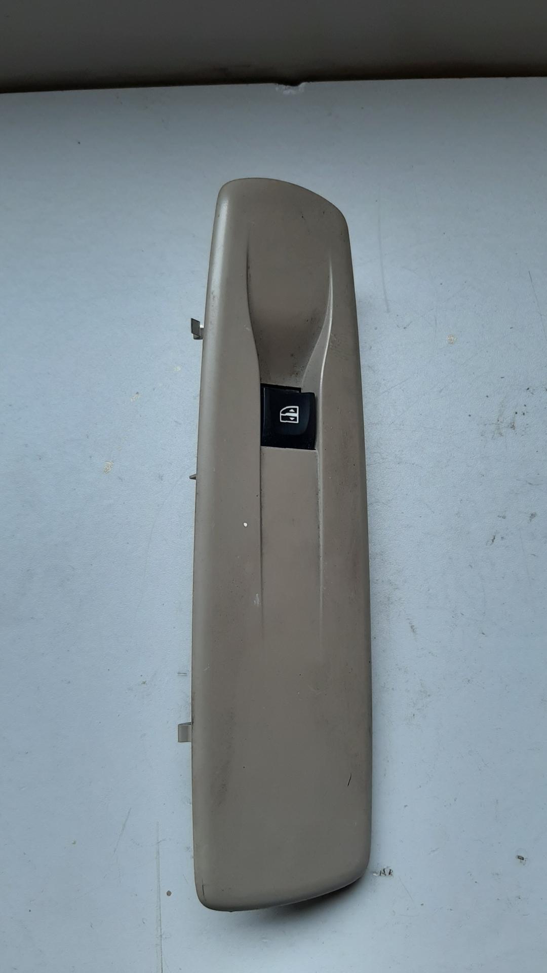 кнопка стеклоподъемника двери Renault Latitude 1 поколение 2011, 2.0 л., дизель, 809603301R - фото №1