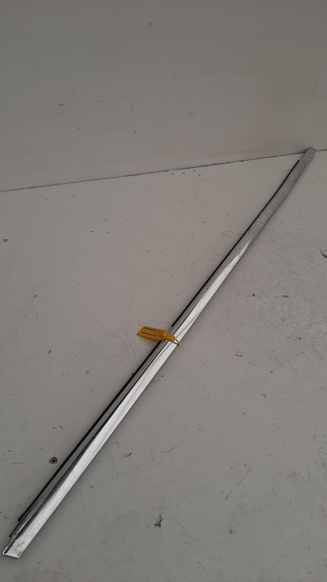 молдинг стекла Peugeot 607 1 поколение 2001 - фото №1