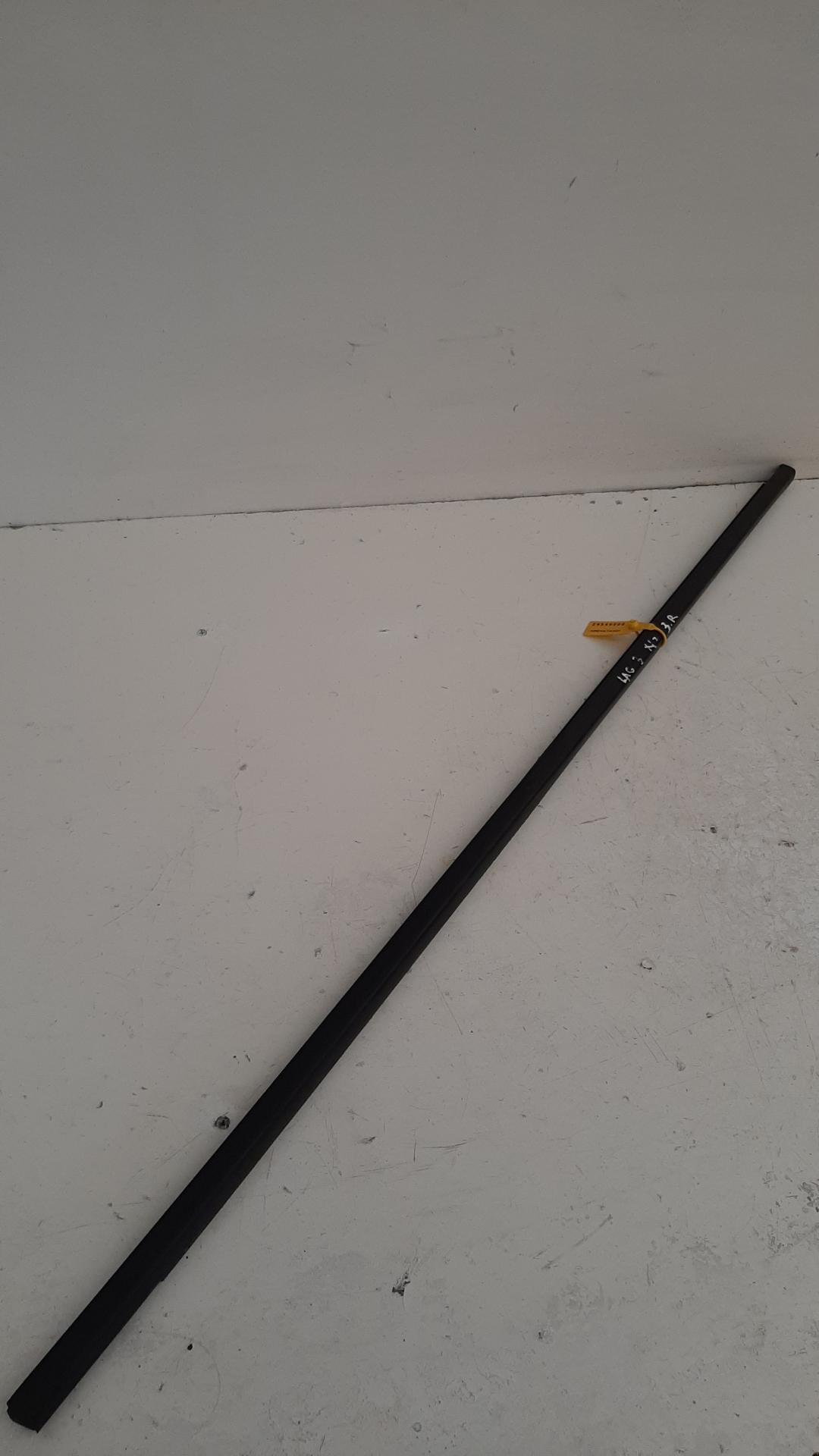 молдинг стекла Renault Laguna 3 поколение 2008, хетчбэк 5 дв. - фото №1