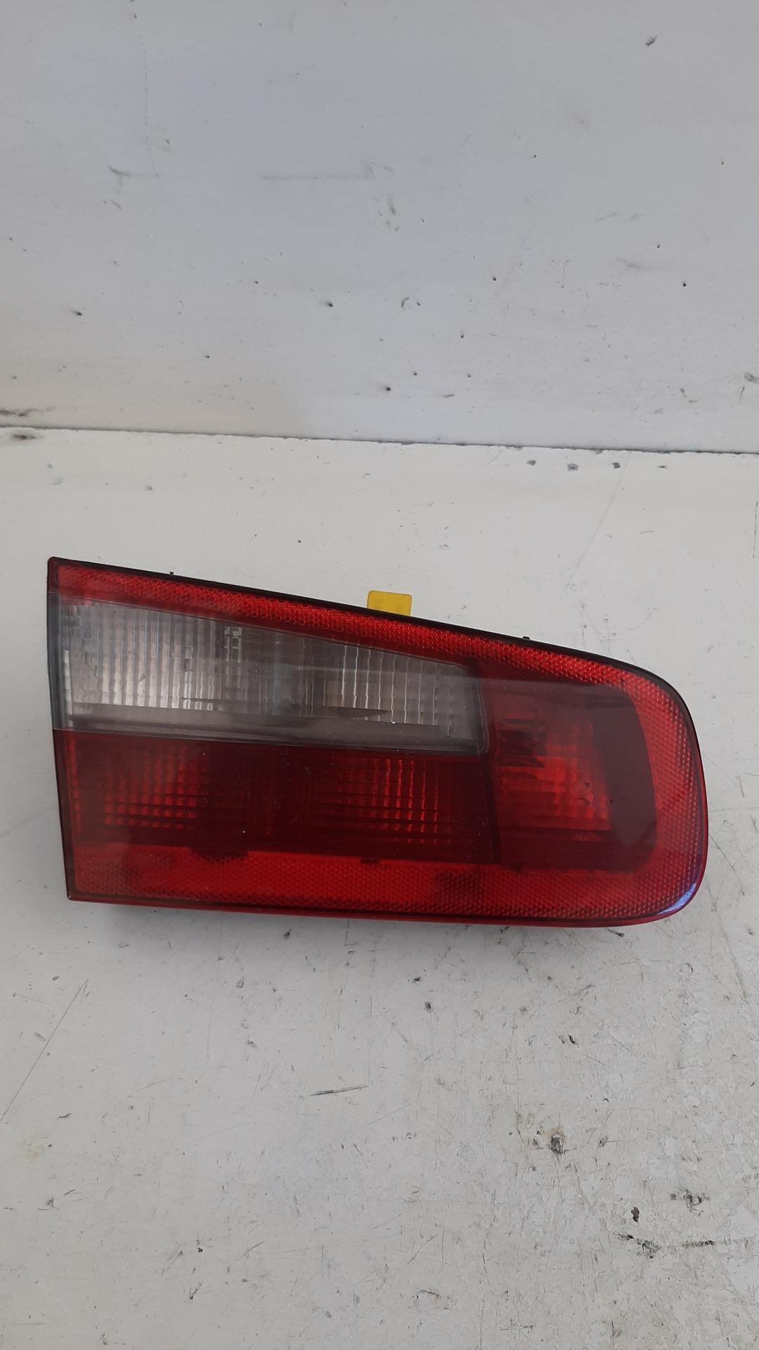 фонарь крышки багажника левый Renault Laguna 2 поколение 2002, хетчбэк 5 дв., 8200002475 - фото №1