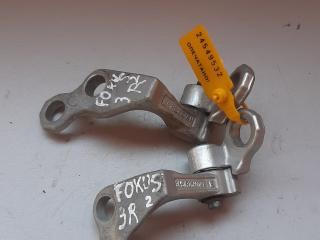 петля двери Ford Focus 2 поколение 2004