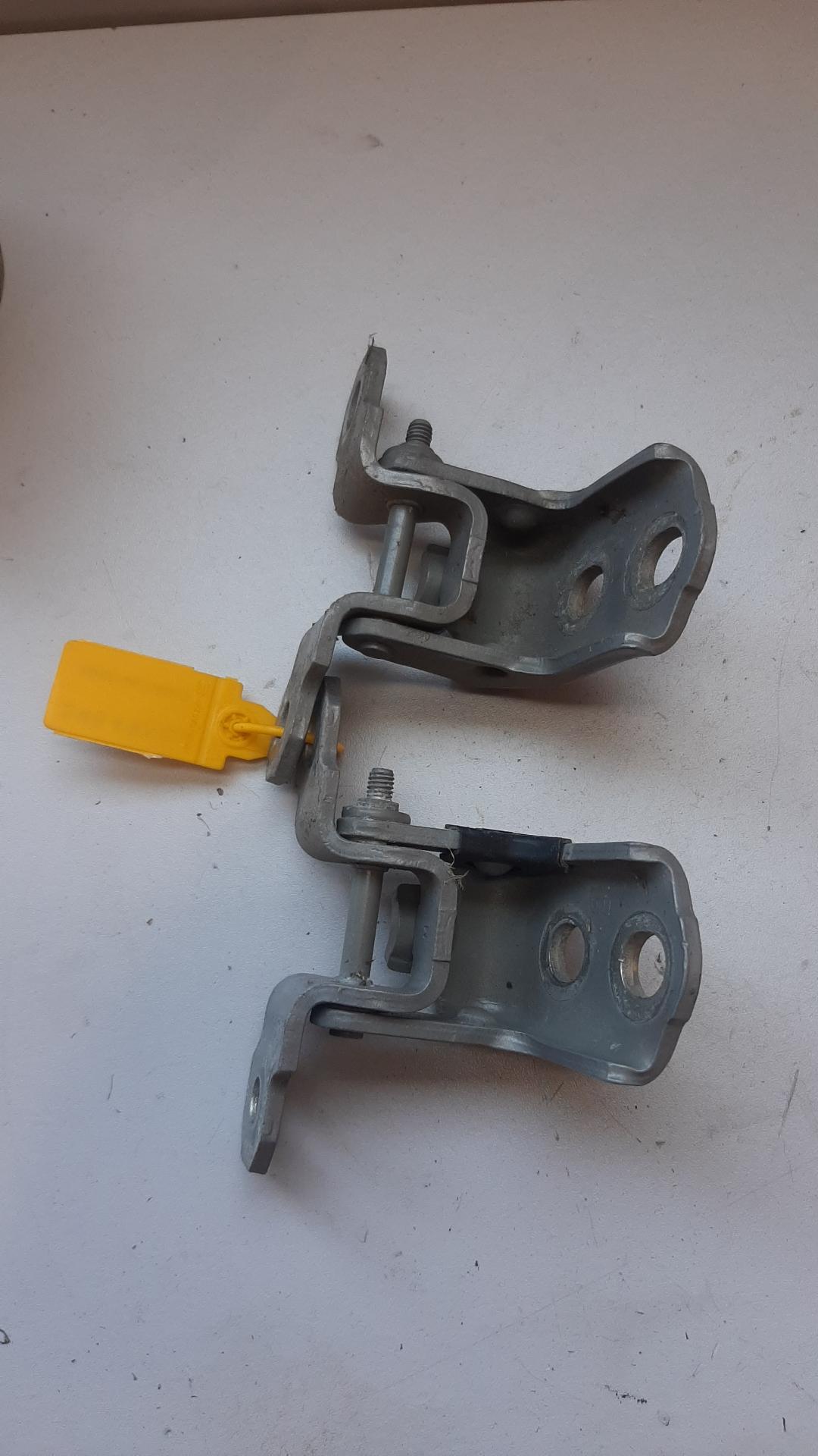 петля двери Renault Vel Satis 1 поколение 2002 - фото №1