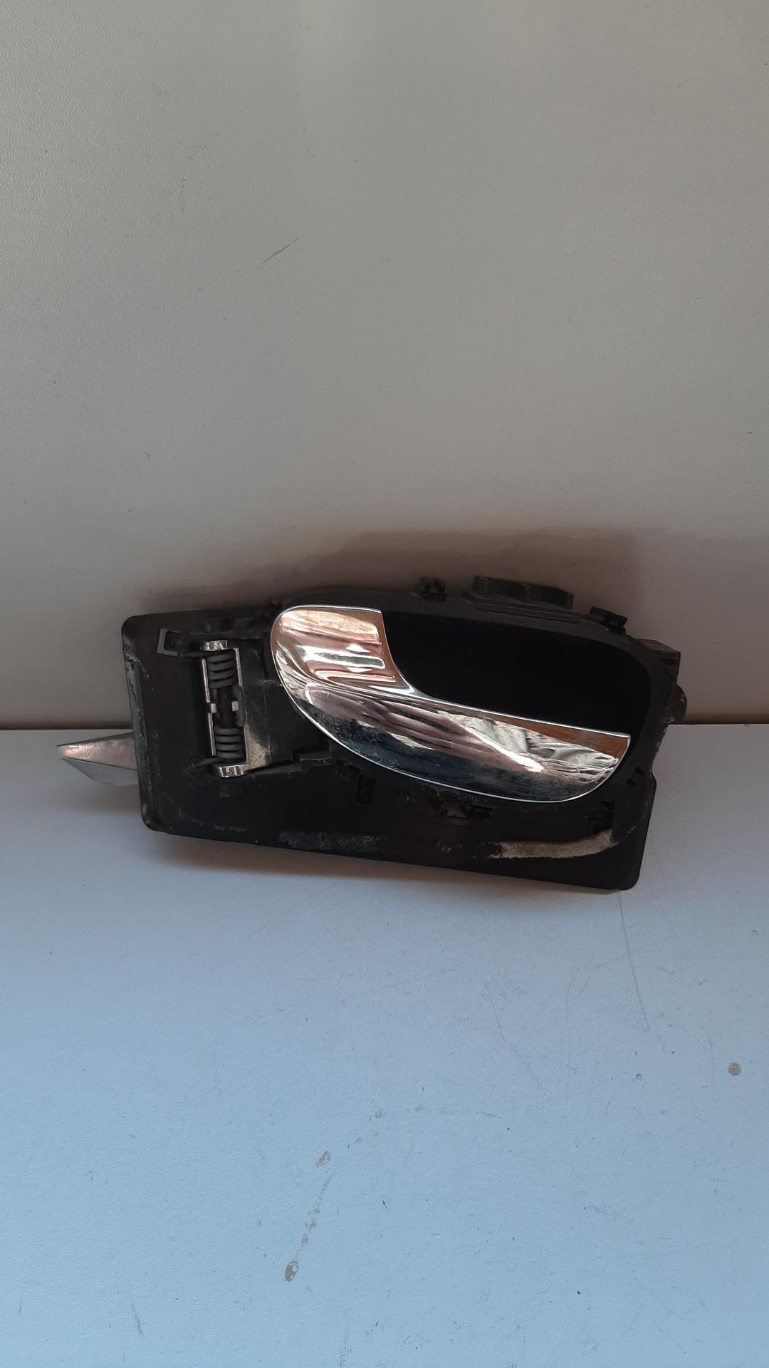 ручка внутренняя задняя левая Peugeot 307 1 поколение 2005, 9634768677 - фото №1