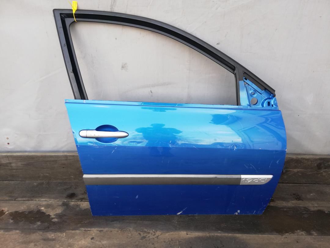 дверь передняя правая Renault Megane 2 поколение 2002 - фото №1