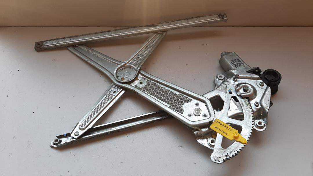 стеклоподъемник передний правый Toyota Yaris P1 2000, 8571052030 - фото №1